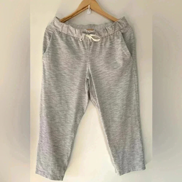 LULULEMON On The Fly Crop *23"
Wee Are From Space Nimbus Battleship - Picture 4 of 7